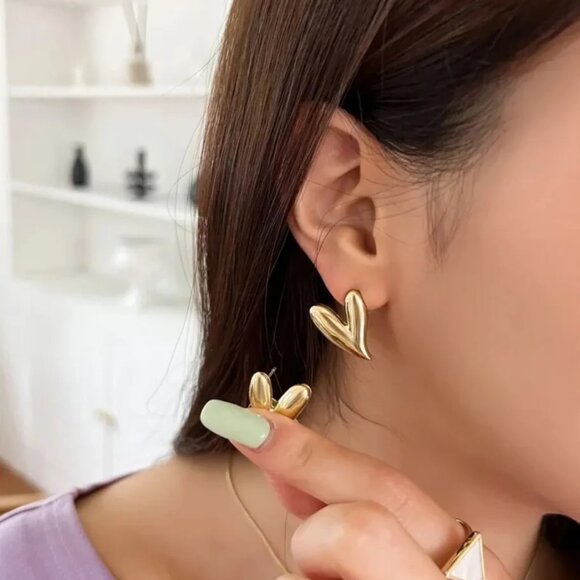 ($4) Chunky Heart Earrings - Picture 2 of 3